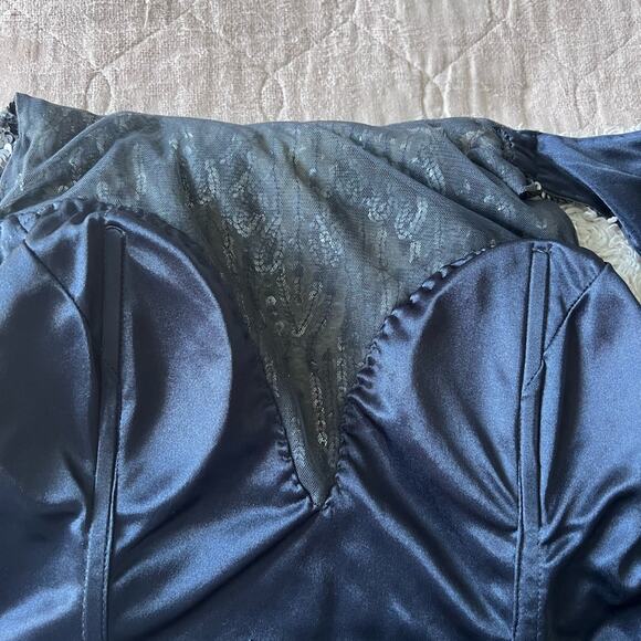 Mac Duggal Silver Sequin Two Piece Top and Skirt Set Size 4 Dress Prom - Picture 7 of 9